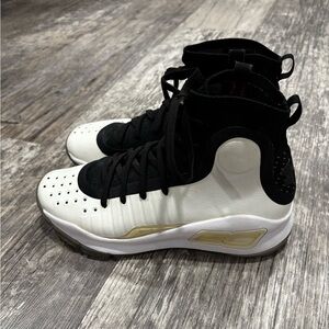 Under Armour Curry 4 White Black, size 4.5Y